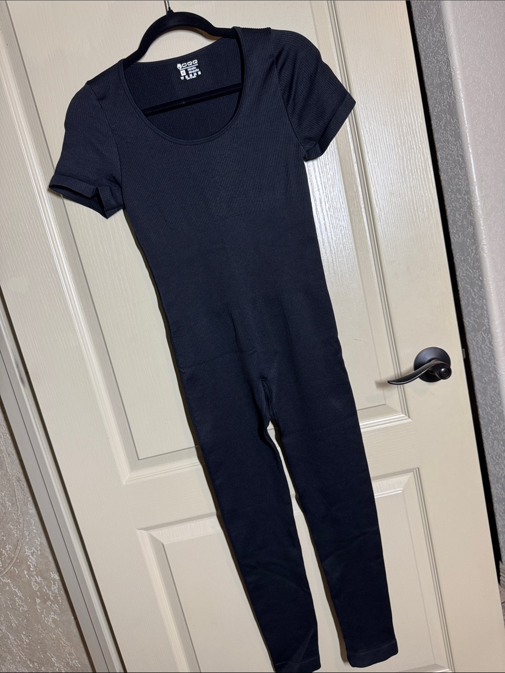 OQQ Seamless Black Ribbed Short-Sleeve Jumpsuit Medium